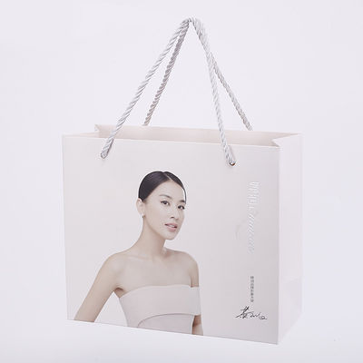Matt Logo Ortak 28 * 15 * 28cm Yazdırılabilir Kağıt Torbalar Hediye Paketleme