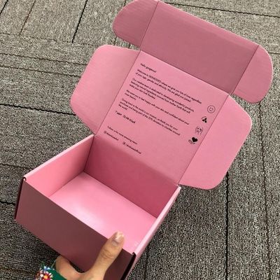 Oluklu Ofset Baskı CMYK Kozmetik Nakliye Kutusu 28 * 15 * 6cm